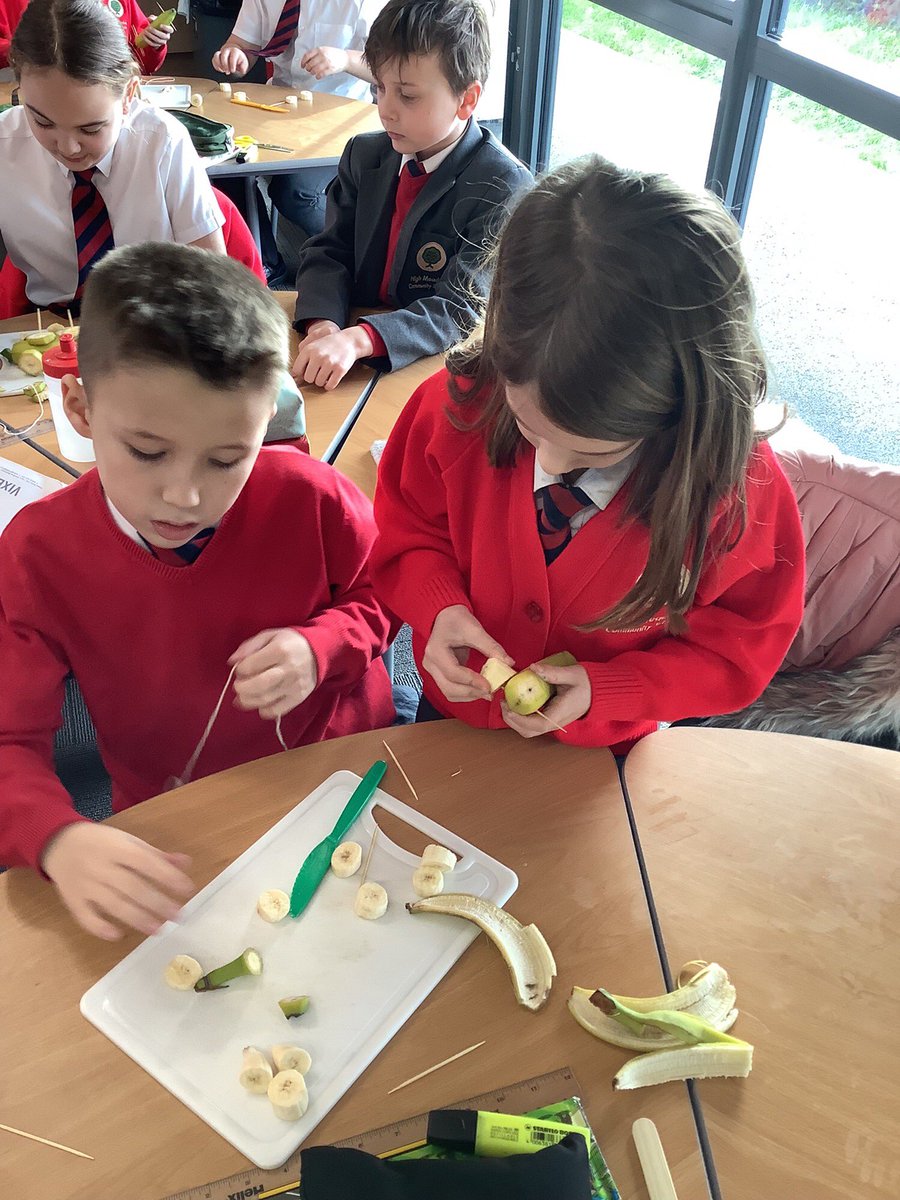 Garbett_HMCS's tweet photo. We absolutely loved our @JigsawPSHE lesson this week! Making vehicles out of bananas 🍌 to develop our team work skills 🤩 @HMC_School #TeamWork #WeAreResilient #PrimaryPSHE #WeAreCreative https://t.co/b58oqYUpW9