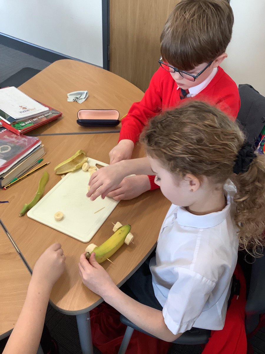 Garbett_HMCS's tweet photo. We absolutely loved our @JigsawPSHE lesson this week! Making vehicles out of bananas 🍌 to develop our team work skills 🤩 @HMC_School #TeamWork #WeAreResilient #PrimaryPSHE #WeAreCreative https://t.co/b58oqYUpW9