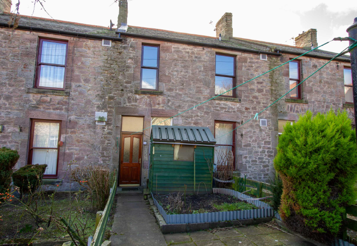NEW TO THE MARKET 🏡
Albert Place #BerwickuponTweed - £110,000
Spacious #twobedroom #firstfloorapartment centrally located with #garden
ow.ly/sELf50HYOiY
#AitchisonsPropertyCentre #EstateAgents #FirstTimeBuyer #InvestmentProperty