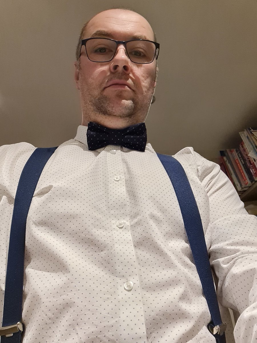 BIGbezz76's tweet photo. The nanes Berry ..... James Berry . Its Bloxham school very late Christmas party tonight it says smart dress hope I'm not over dressed. #LookingClassy https://t.co/hZJXpbxLf8