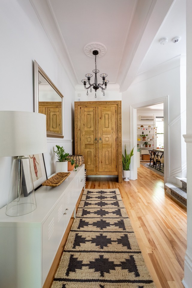 myclavis's tweet photo. For this week's #BlackHistoryMonth feature, we want to highlight this warm and inviting entryway designed by Michelle Martel at Home and shared by #blackcanadianinteriordesigners. π€©
#BHM #BlackHistoryMonth #CreateWithClavis https://t.co/wgrk8BJ5lA