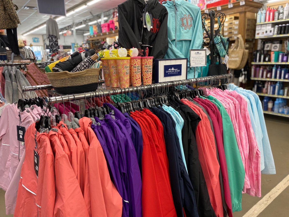 AceofGray's tweet image. RESTOCK ALERT!! Our Charles River Raincoats have been restocked! We have lots of colors and sizes available so stop by and grab yours today and be prepared for the rain next week!😍
#RestockAlert #MonogramMe #TheresNoStoreLikeIt #ShopAceOfGray