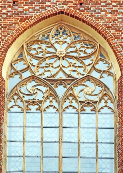 NorthofByzance's tweet photo. The Collegiate Church of the Holy Cross in Wrocław, the historical capital of Silesia, displays magnificent tracery in the windows, dating to the 14th c. Read about the innovative stylistic changes of this Gothic edifice here: https://t.co/dp2o7dL5QT #medievaltwitter #MappingEE https://t.co/6xlNpUEDS6