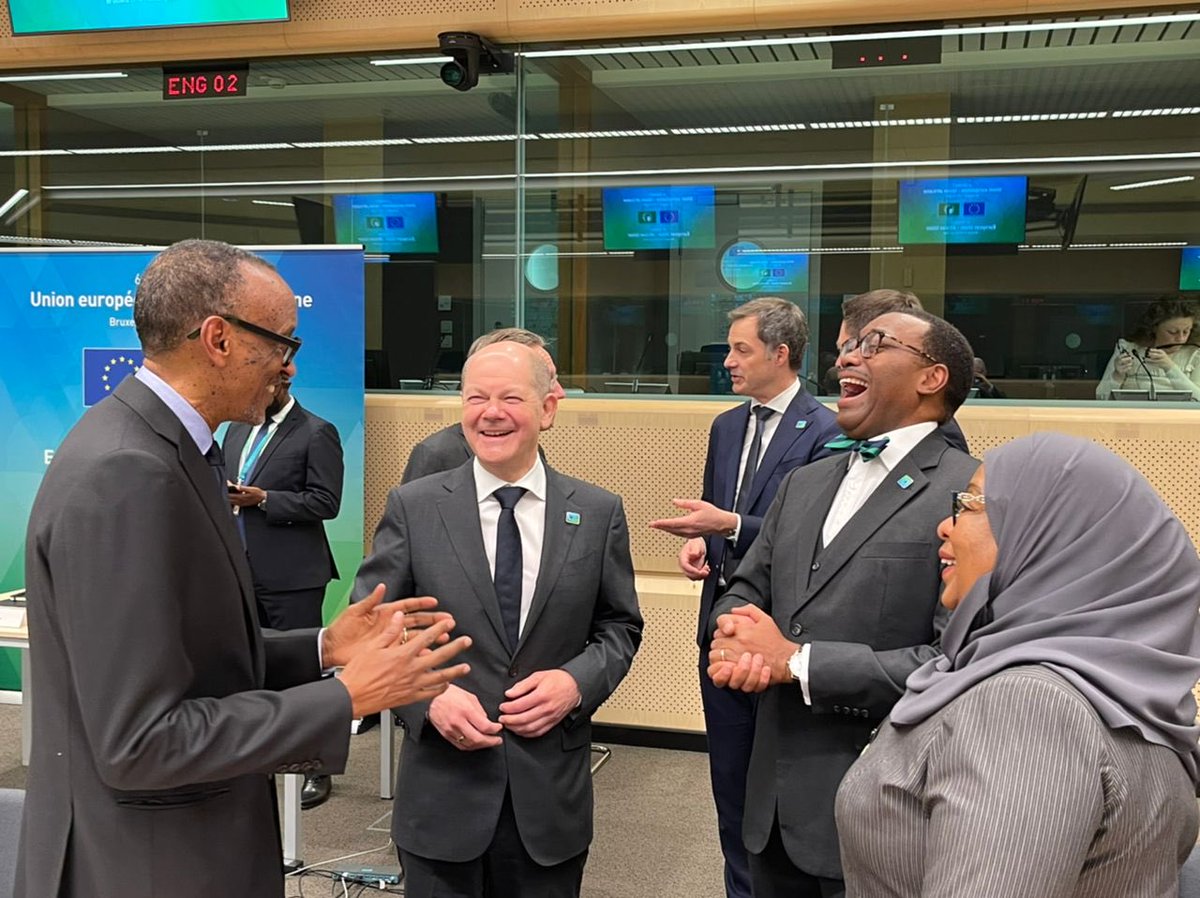 Great conversation today with President ⁦<a href="/PaulKagame/">Paul Kagame</a>⁩ of Rwanda, with Chancellor Olaf Scholz of Germany and President ⁦<a href="/SuluhuSamia/">Samia Suluhu</a>⁩ of Tanzania at the EU-AU Summit in Brussels. Thank you President Kagame for making us laugh so much!👌🏽