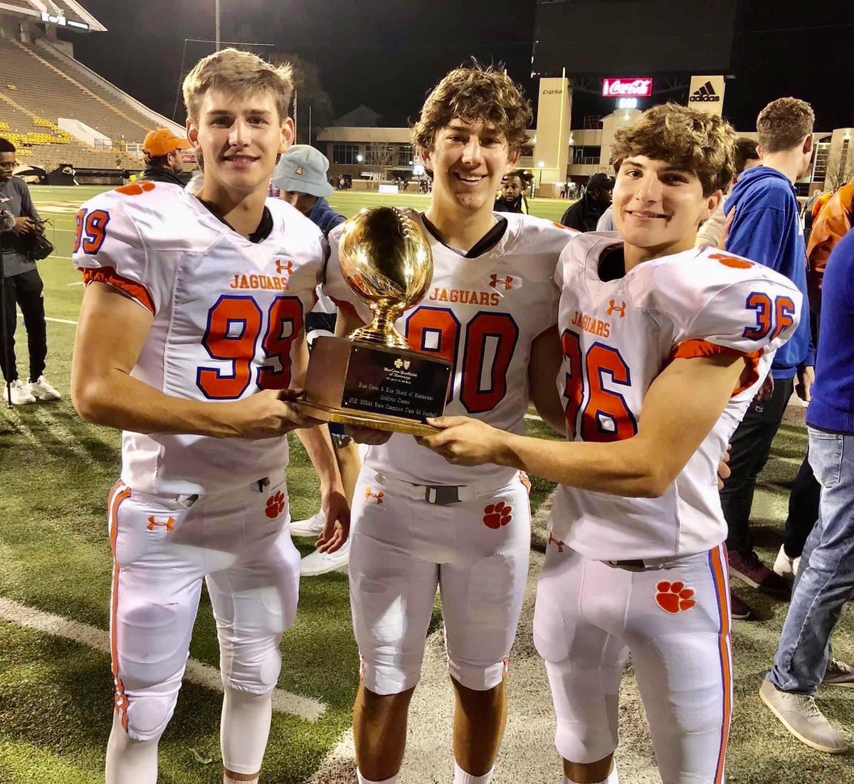 wpg_coach_rip's tweet image. In 2020 @max_zuluaga was kicking game winners for @Wolfpack_MS on the National scene… 1 year later he’s later he’s handling all the kicking duties for the 6A State Champs‼️
#TheBestPlayHere  #WPG #ComeGetDeveloped 
🐺🧡🖤〽️