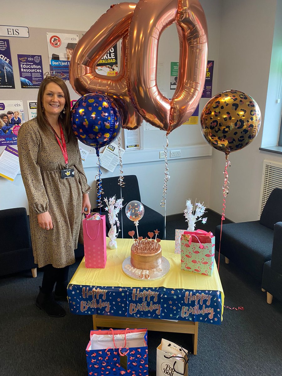 ClydePrimary's tweet photo. It was a special birthday for our very special Mrs Thomson today! HAPPY BIRTHDAY! 😘🎉🥳🎂🎁🎈🎊 https://t.co/BSis9YTmZk