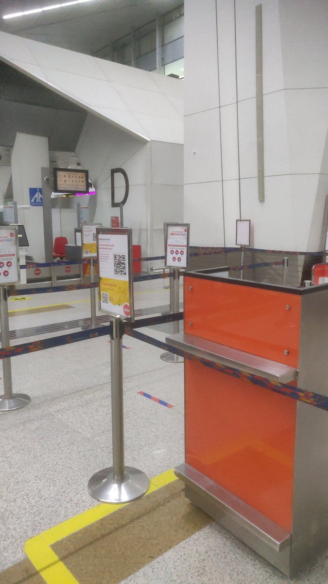 punnneeettt's tweet photo. @AirAsiaIndia waiting at Delhi airport , no one at counter https://t.co/oKNPs6Ddki