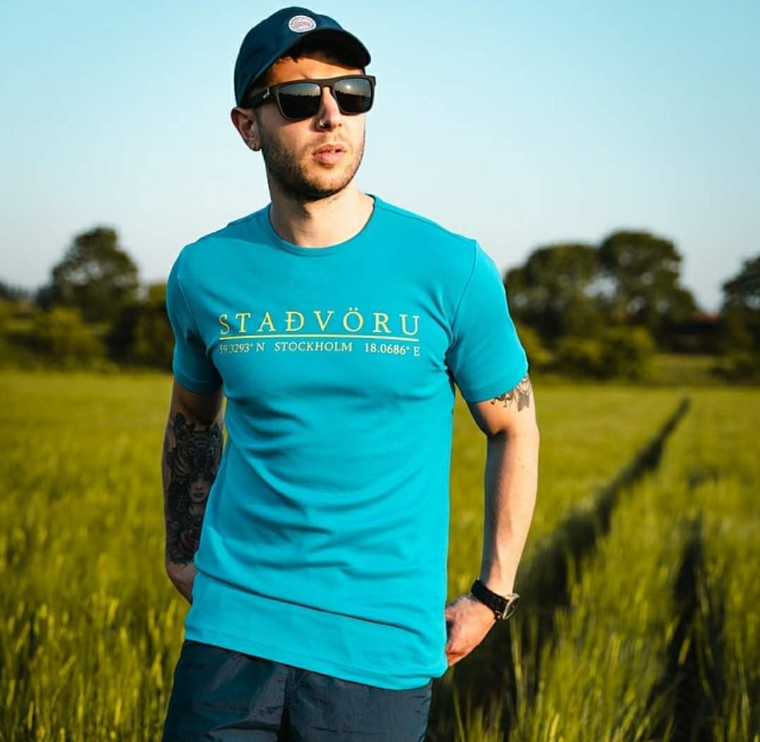 Stockholm tee still available for only £20.99. Hit the link below and order today. 

stadvoru.co.uk/product-page/t…