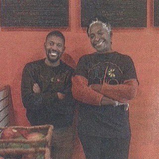 AboutFresh's tweet photo. This #FreshTakesFriday is all “About Cafe Juice Up”. Our team had the joy of tasting their fresh juices and talking with owners Denise and Fiex in celebration of #BHM! Read and hear more ➡️🍊💚https://t.co/Pq3ggPpeIl #NewBlog #FreshTakesAF
📸: Lane Turner / @BostonGlobe https://t.co/uCS0YuWWCJ