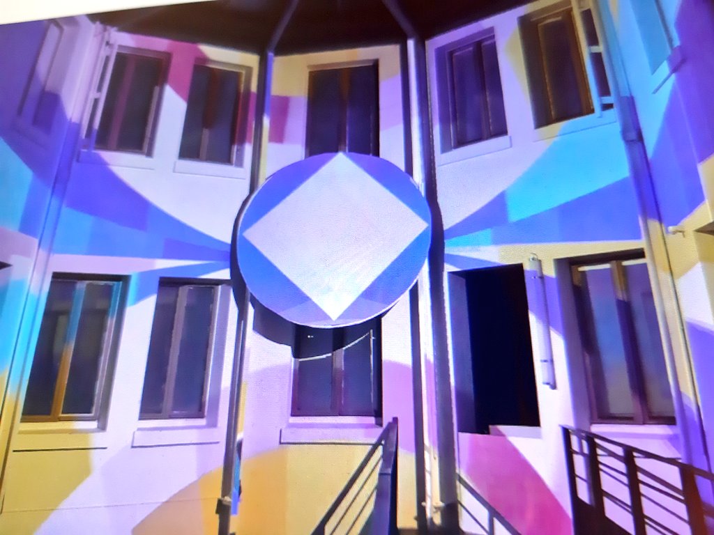 loutro1990's tweet photo. #Diginight

Un petit avant / après" pour la verrière de l'#ESD...

Ou comment enrichir un lieu grâce au vidéo mapping ? https://t.co/PVGzvirxYN