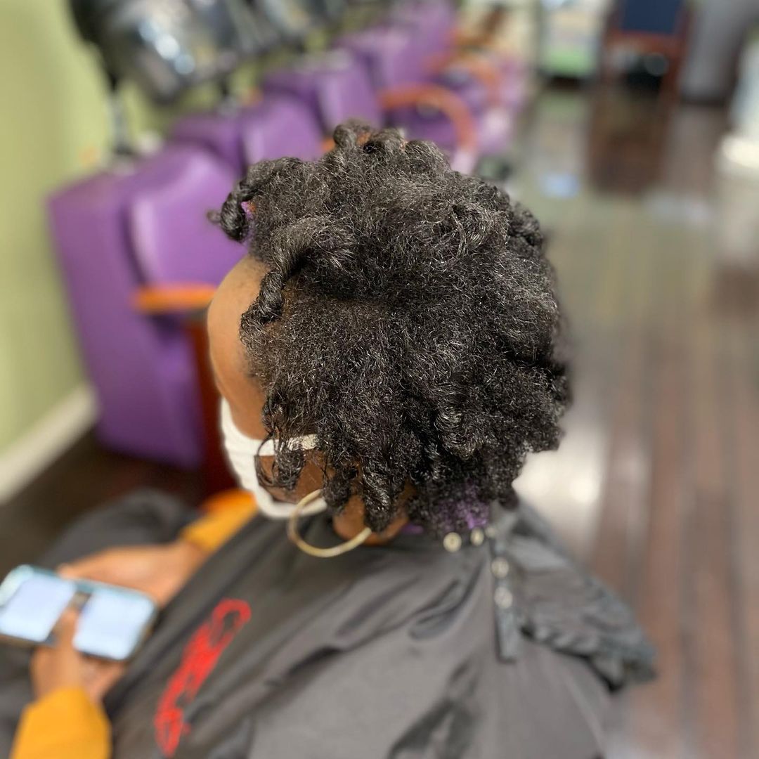 boutique_ny's tweet image. This beauty wanted something other than her customary #flexirods ...we decided on new #haircolor from #Wella and used #DesignEssentials for her #silkpress, which works well in our NYC weather...
#healthyhair #relaxerfree #wellapassionistaUSA #designessentials #theboutiqueny💜