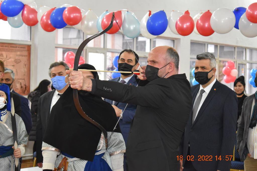 yalcinalpaydin's tweet photo. “Eğer bir ok ve bir de hedef varsa bazen yayı sonuna kadar geri çekmek gerekir. Ok ancak geri çekilerek atılır. Hayat sizi zorluklarla geri çekiyorsa, sizi daha büyük bir şeye fırlatacağı içindir. Nişan almaya devam edin.” https://t.co/UgU4DTvlsx