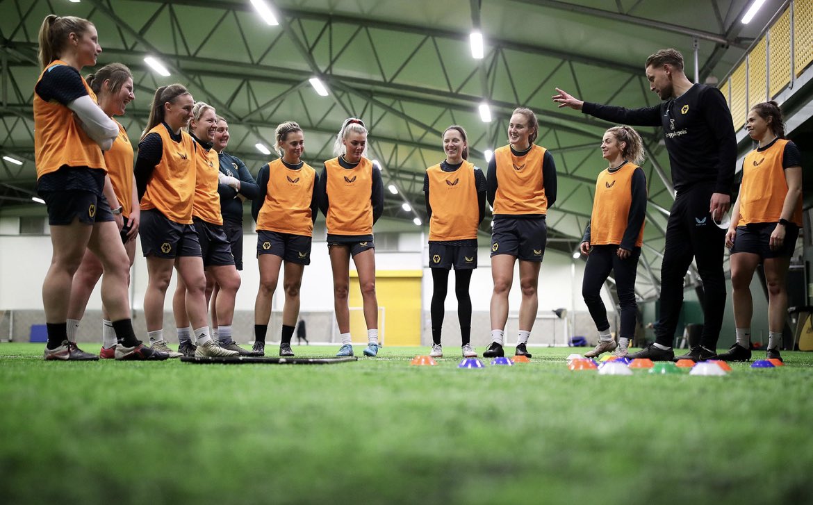AndyJones_1's tweet photo. It’s a pleasure to work with this group this season @WolvesWomen https://t.co/MYCE7raATE