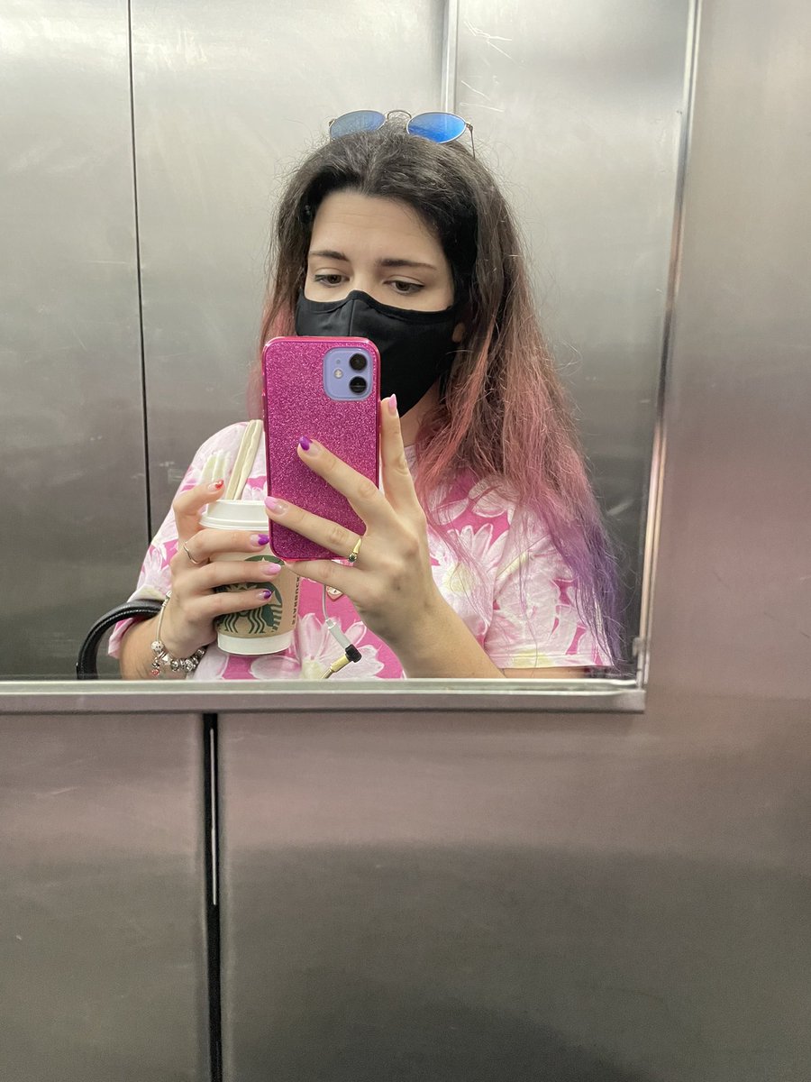 A assistente de produção do vosso 💜