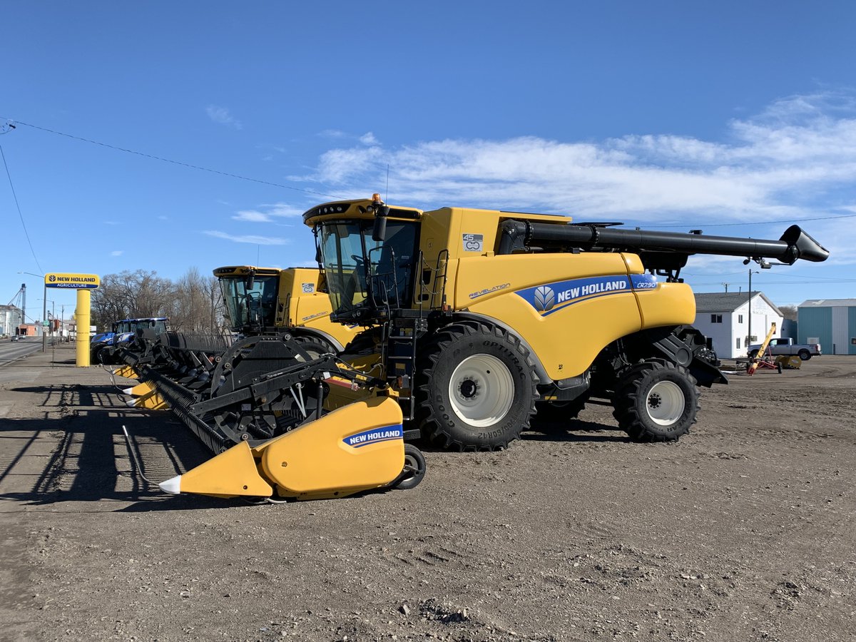 Beautiful Sunny Day out in Southern Idaho. Spring work will be here before we know it! #newholland #cr8.90 #southernidaho