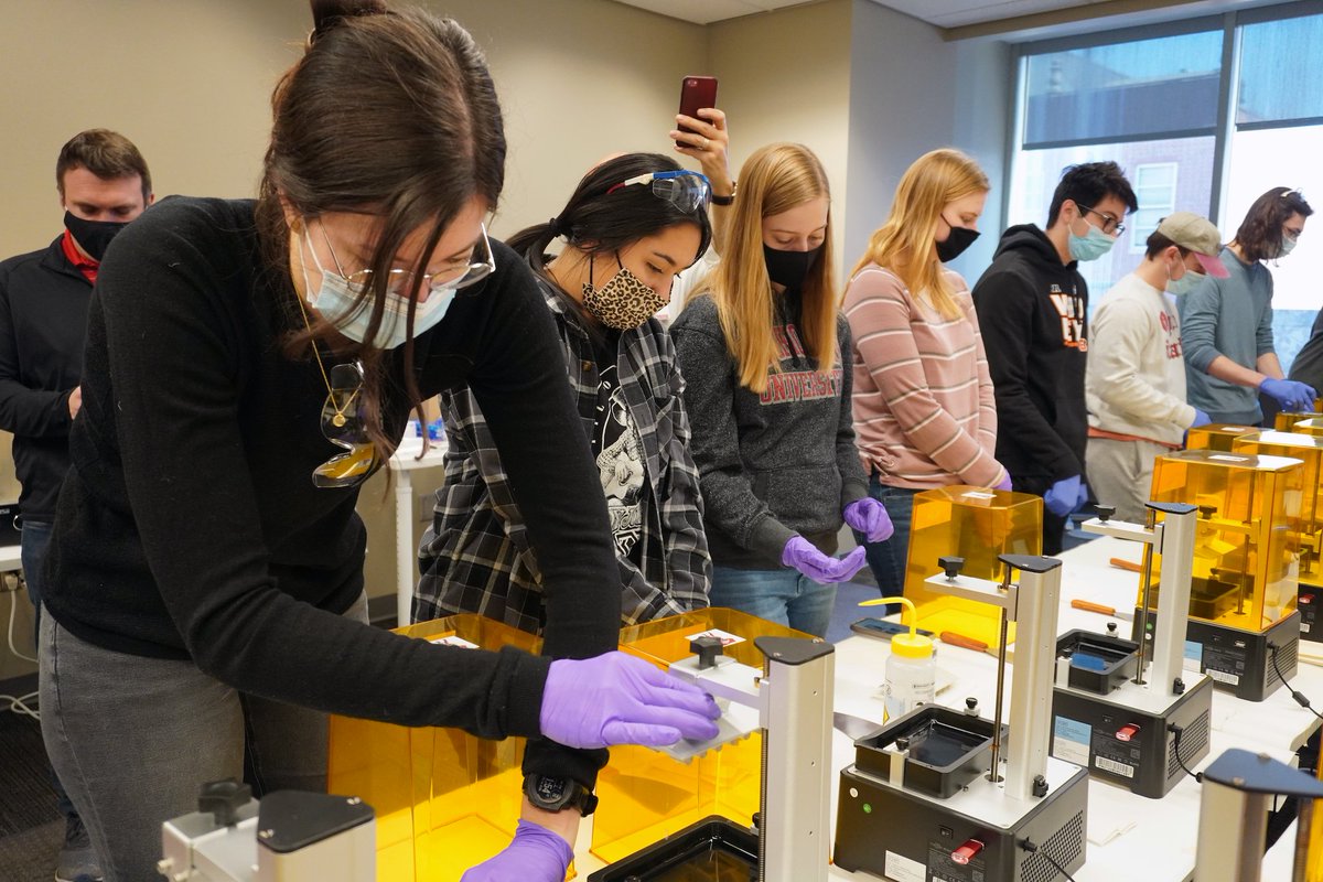 cdmeosu's tweet image. A new #3Dprinting lab opened its doors this week in the Health Sciences Library (@OSUhsl), which will allow more @OSUengineering and @OhioStateMed students to gain hands-on experience leveraging the technology for #biomedical applications. Read more at go.osu.edu/cdme-021922