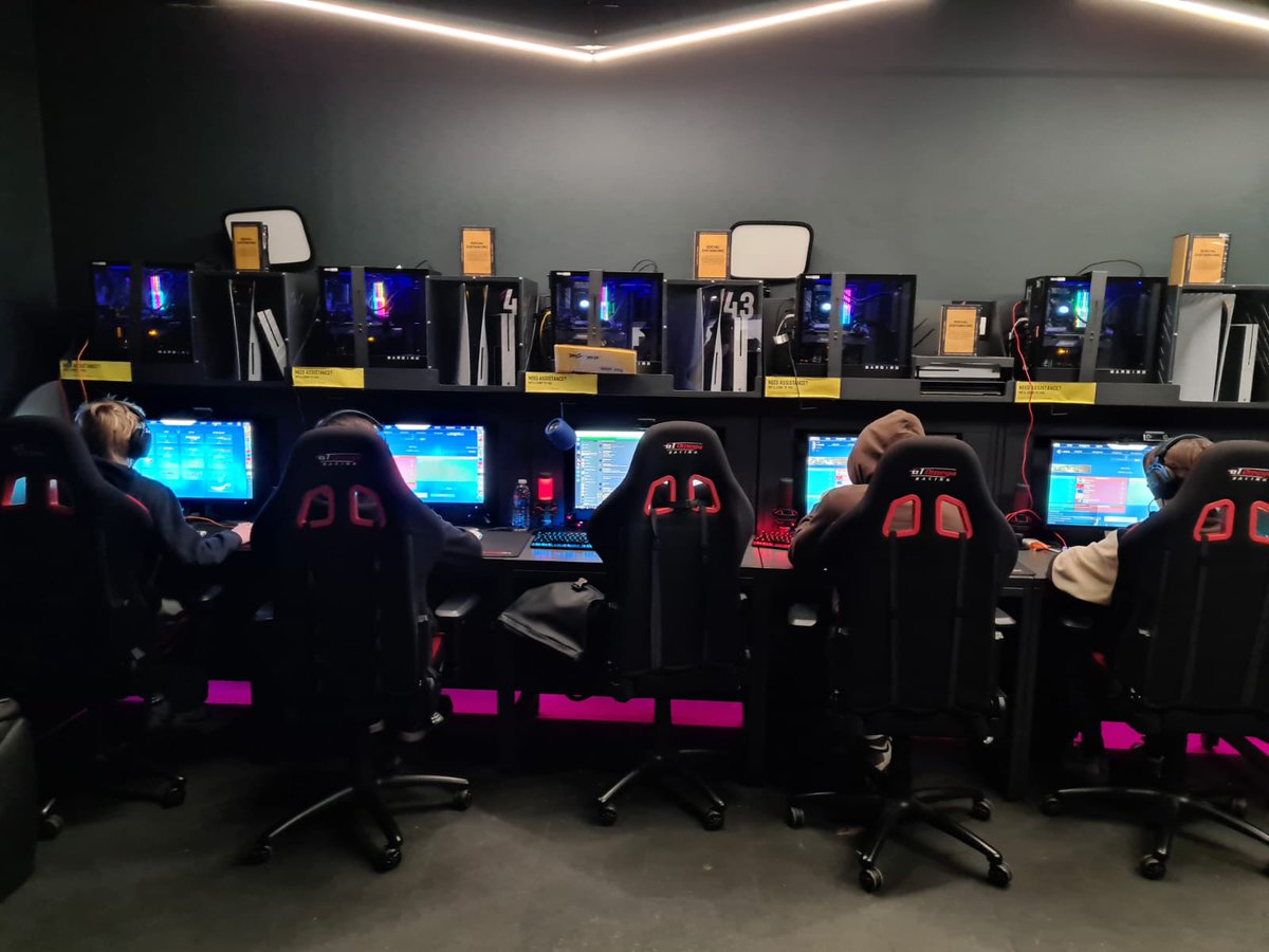 BelongSutton's tweet photo. The #ArenaClash #Livestream has officially started!
So make sure to join the #Stream & support your fellow #SuttonSpectres! We plan on finishing out first game with a W!
So why not even pop down & watch it live with us ๐ฅณ https://t.co/o2DGf1PzRe