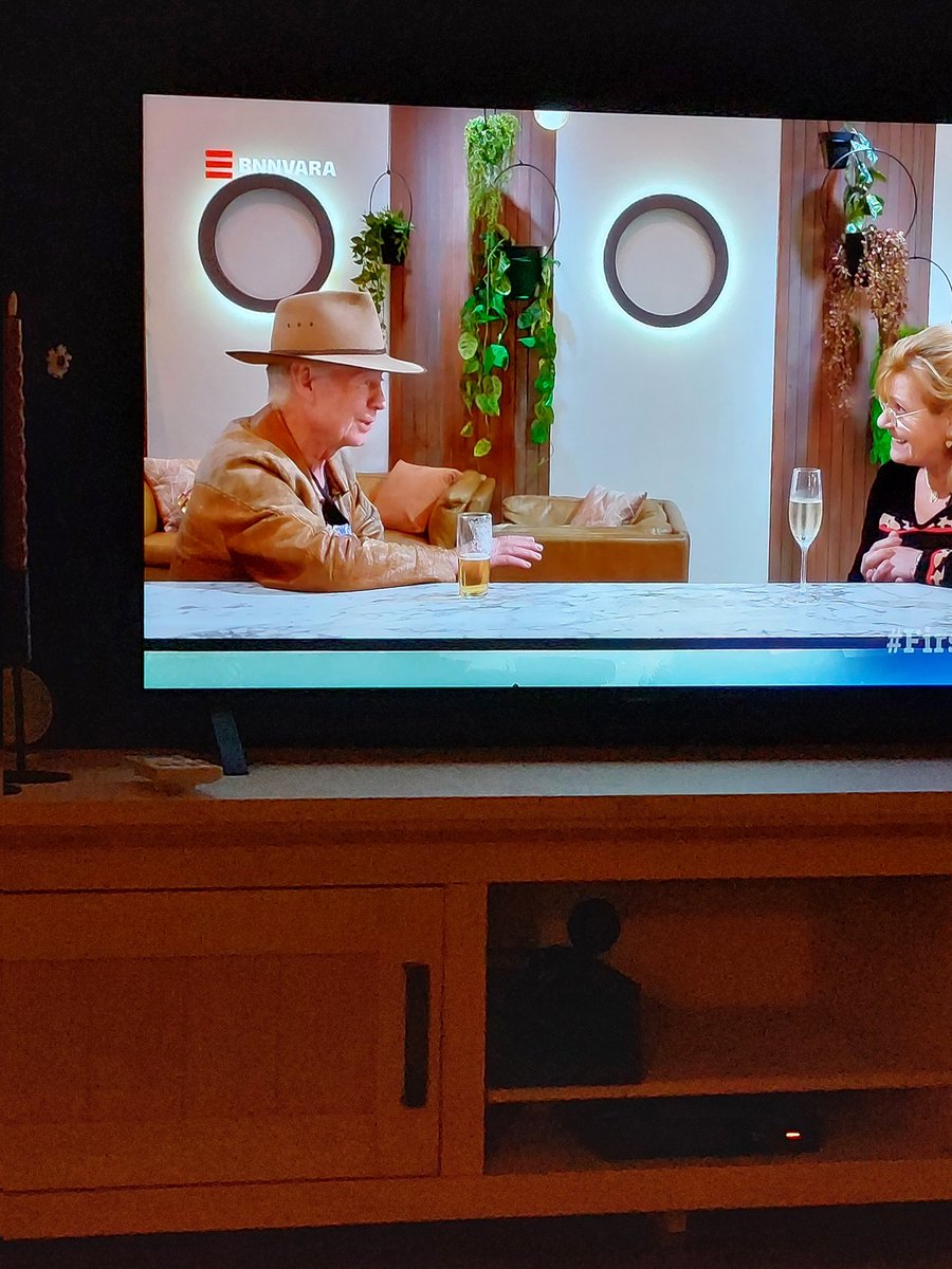 carmenguliger's tweet photo. Crocodile Dundee op date! 
#FirstDates #crocodiledundee https://t.co/jftwLzEL3e