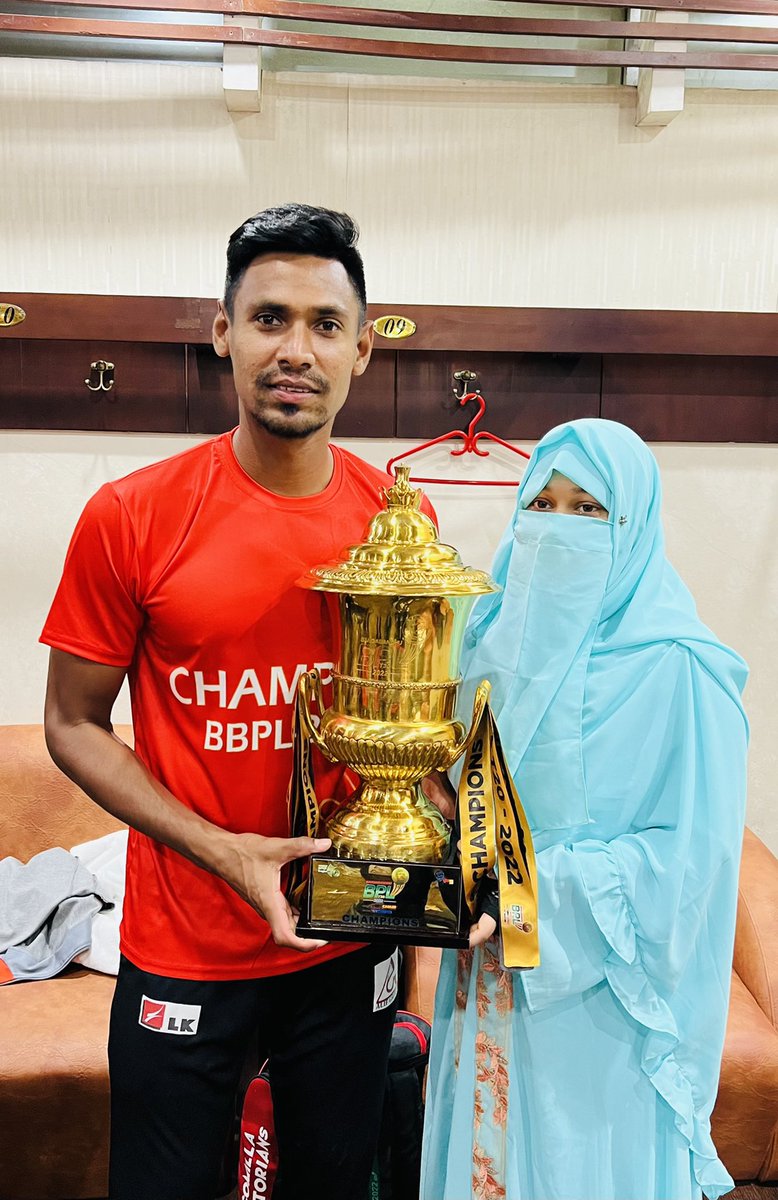 BDCricTime's tweet photo. Happy couples 🏆
#BBPL2022 #BPLT20 https://t.co/Bt5SOEoeqx