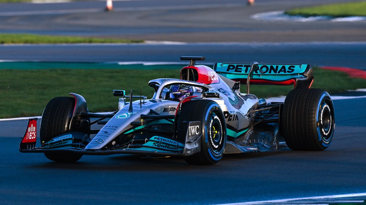 victorabadf1's tweet photo. Si la temporada 2022 es igual de bonita que los coches... madre del amor hermoso. https://t.co/JLz5sUtjjN