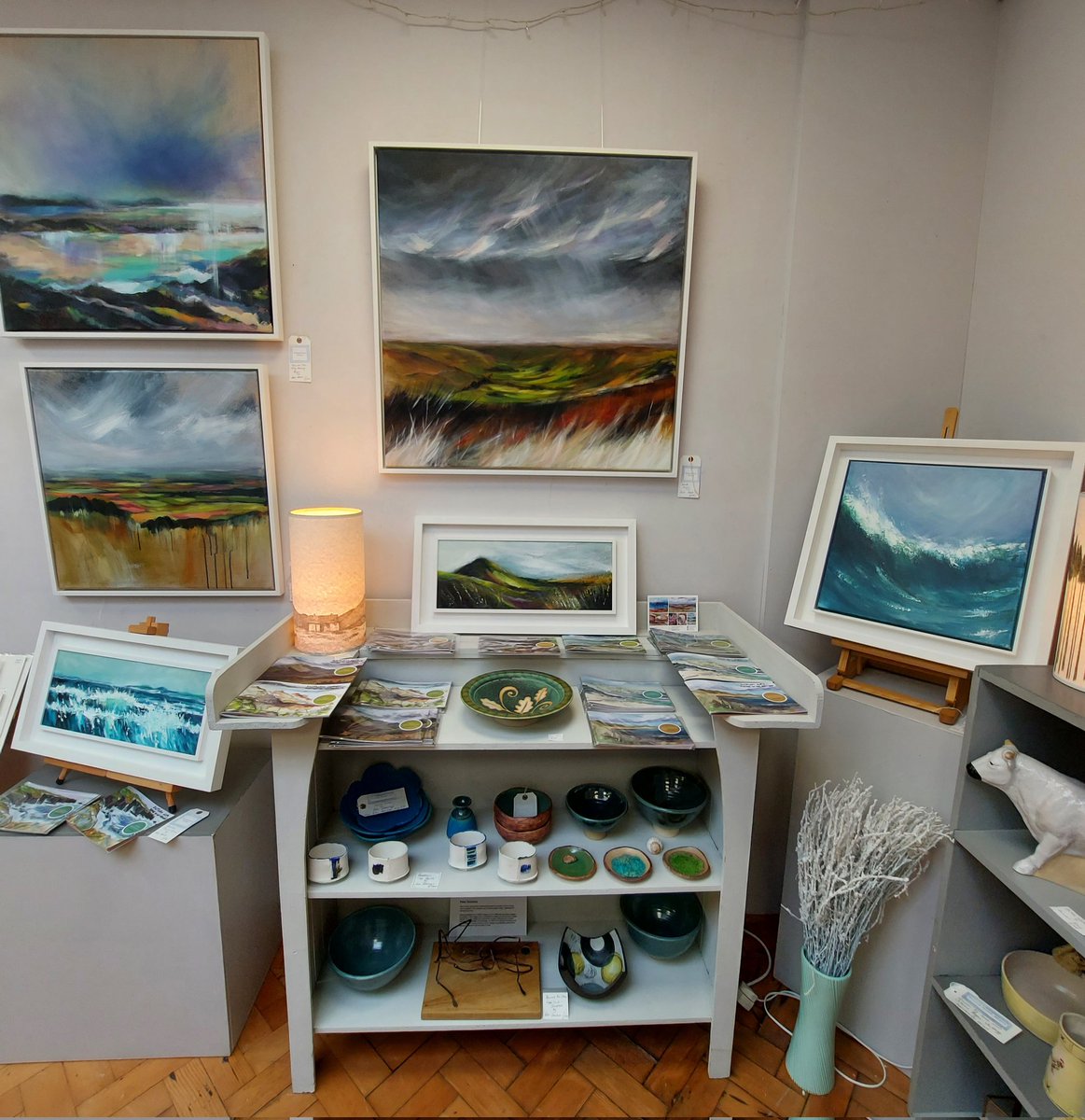 kate_pettitt's tweet photo. Called in to @BlossomStYork this morning to see Kim and the our Arnup Studios Group Exhibition. So nice to see all of our work together. Open until 28 March. #blossomstreetgallery #micklegate #york #arnupstudios #exhibition #whatsonyork https://t.co/JjrnFFTnWu