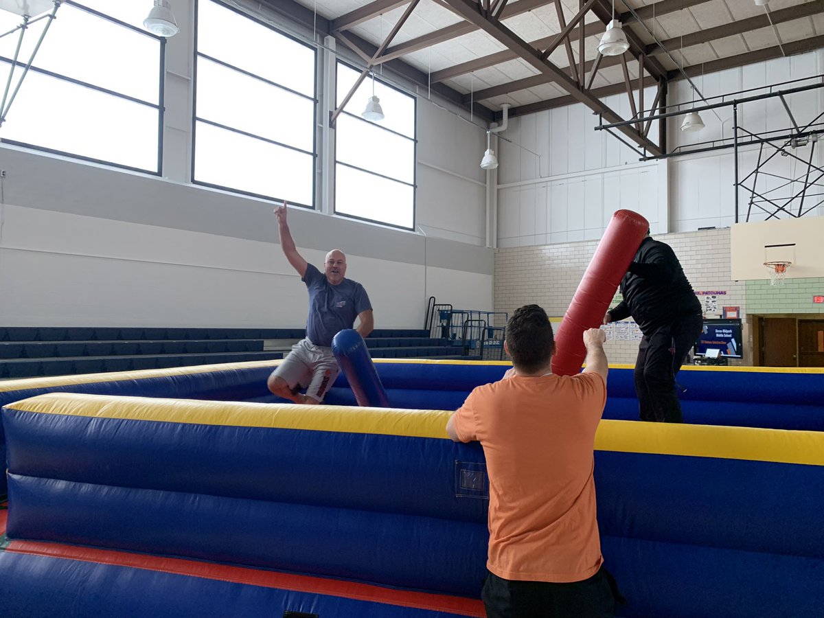 nickadiscenza's tweet photo. Fun and learning today for our teachers! Thanks all who presented and put time in to planning and organizing! We learned, laughed, and had fun! #BeATitan @jehribar @sblatnica @bmmsAP_Prok @Hall_Nick @hurstBCSD @LyndaMacquarrie https://t.co/O9b21ctLct
