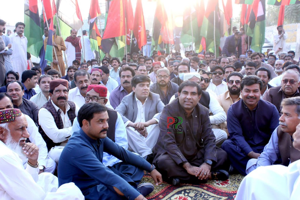 FerozeJamali's tweet photo. Protested against petrolium prices increasee by niazi governtment at press club naushahroferoze on disrection of chairman ppp @BBhuttoZardari @JunaidSaleemJD @ShaziaAttaMarri @ShahNafisa https://t.co/WJmf4chY4t