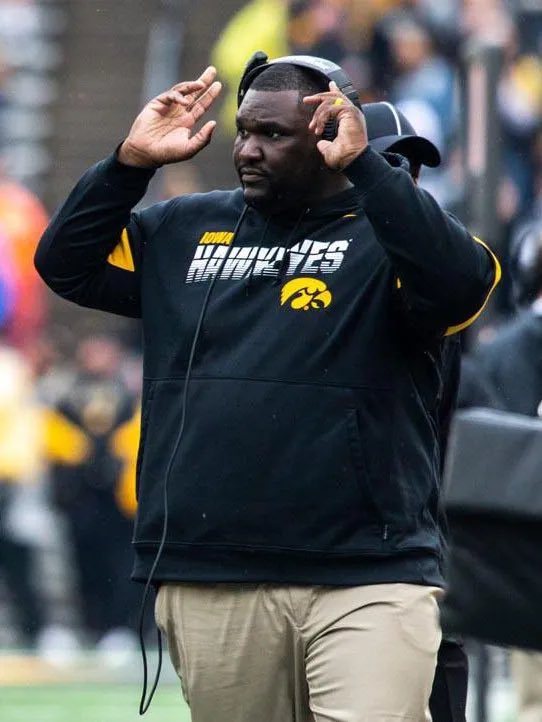 Day 18 of 28 of the most influential Black Coaches. University of Iowa @CoachK_Bell YOUR WORK AND IMPACT ISN’T GOING UNNOTICED, KEEP ON CHOPPING BROTHER.🪓