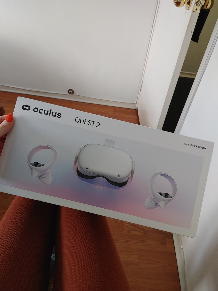 ornacunningham's tweet photo. I mean, I'm a well-known sucker for a gradient, but the Oculus branding is beeyooteefull! Sidenote: am starting to call partner's very kitted-out office his 'brodoir' https://t.co/RP7xhXBmNH