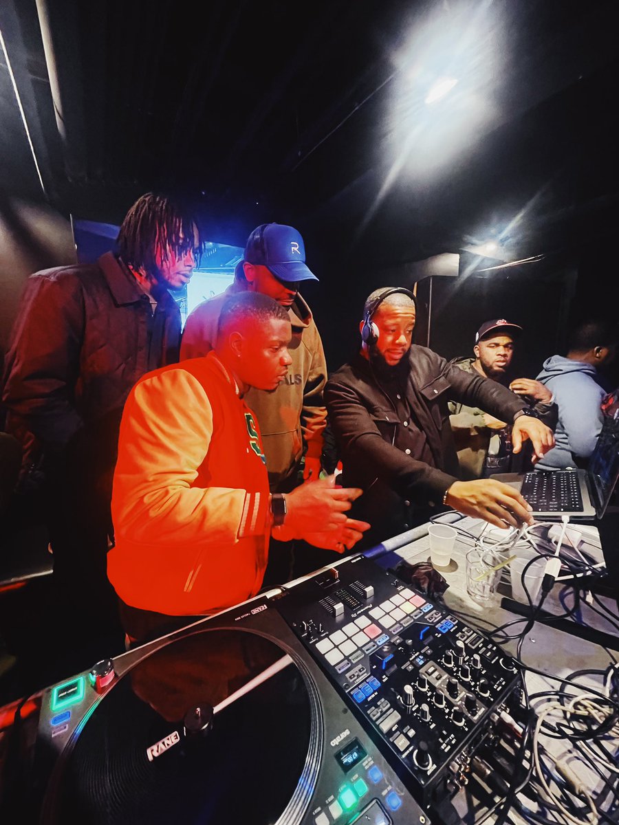 djmeel's tweet photo. This pic is funny because I have no idea whatโs going on but they look like they really care ๐๐๐๐ #selectivehearingcle https://t.co/zq6hcjXC0p