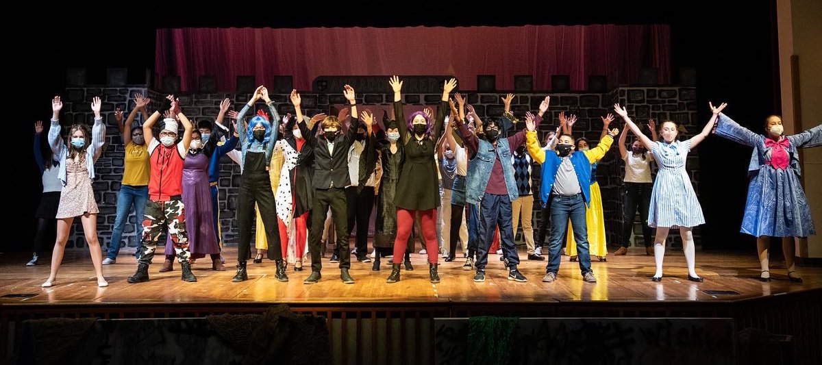 🎭Great work by the cast and crew of the Landon and @holtonarms Middle School production of Disney’s Descendants!