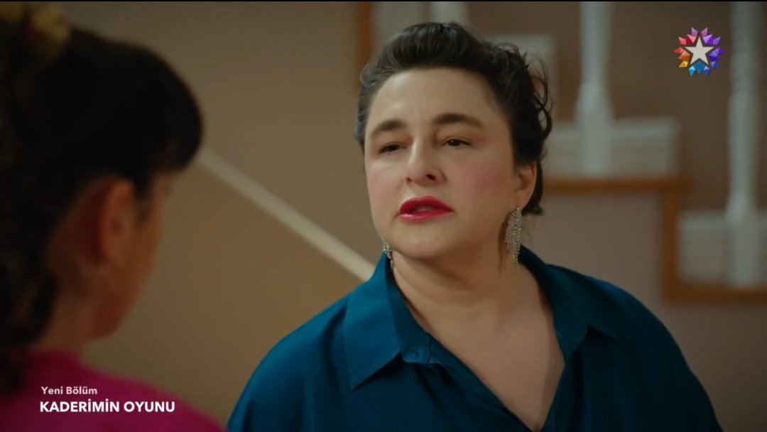 t_kalbi's tweet photo. Siz buna Zahide demişsiniz ama bu baya baya Fatmagülun yengesi mukaddes valla diyorum nerde görsem tanırım 😅

 #KaderinOyunu #kaderiminoyunu https://t.co/3OsKlKvmGw