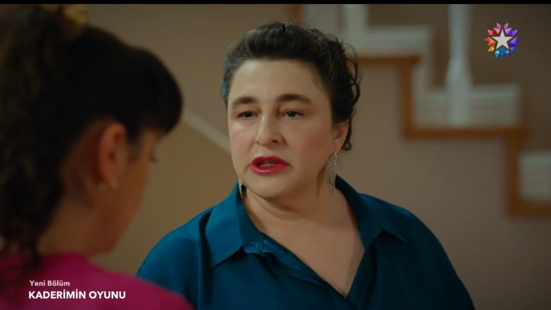 t_kalbi's tweet photo. Siz buna Zahide demişsiniz ama bu baya baya Fatmagülun yengesi mukaddes valla diyorum nerde görsem tanırım 😅

 #KaderinOyunu #kaderiminoyunu https://t.co/3OsKlKvmGw