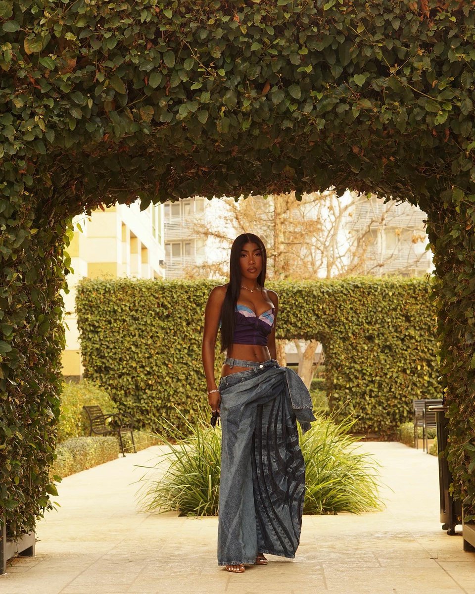 sevyn's tweet photo. The otha day🥀🖤

#DWSTDELUXE OUT NOW
~link n Bio~
<watz ur fav song> https://t.co/GKO4OOhEWG