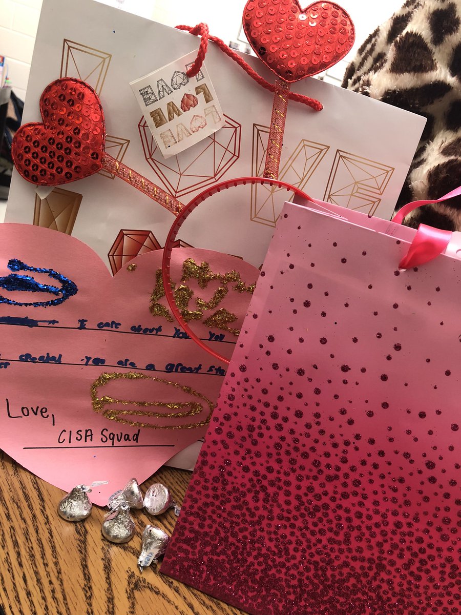 CFeldwood's tweet photo. How a simple literacy lesson turned into Teacher/Staff Appreciations on Valentine’s Day 💛💙 @CFeldwood appreciates each and every teacher/staff at the ‘Wood! @FeldwoodES https://t.co/fzq8rs11za
