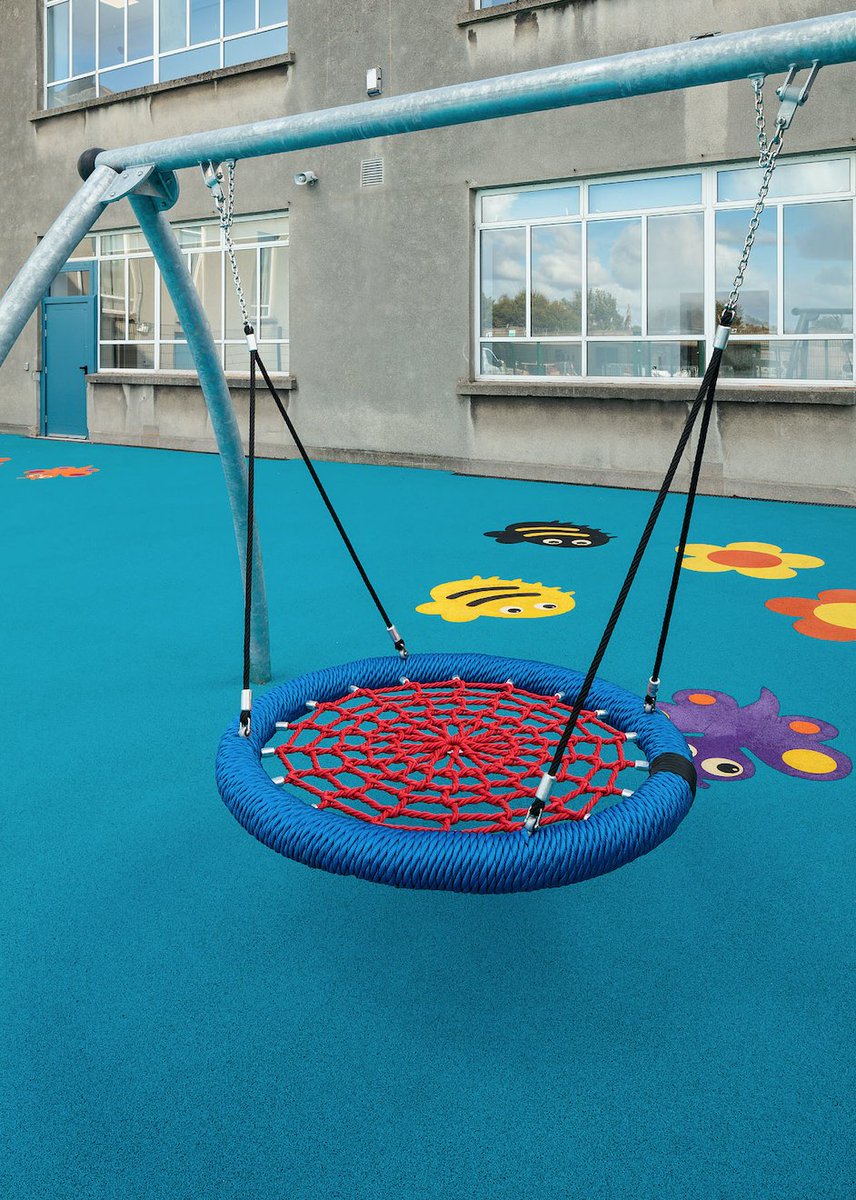 Vision Contracting was delighted to be at the official opening of the Our Lady of Hope School Crumlin. Our deep-retrofit on this project included air-to-water heat-pump infrastructure, ventilation/heat recovery, building fabric insulation. It is on track to achieve NZEB standard