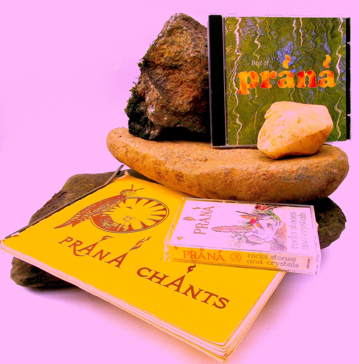 GGuyRobinson's tweet photo. ROCKS STONES CRYSTALS. todays reading and listening #prana #chanting #frequencies #formsoftogetherness https://t.co/BjtGjPkxcG