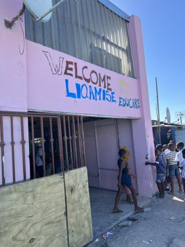 MichNLcrytpo's tweet photo. I’ve visited the Community Kids Pot in Cape Town. 

Never really asked from help of my followers, but I’m sharing the link here:

https://t.co/OuOazZ8uiF

If you want to do something, that’s fine. 

If you don’t want to, that’s also fine. 

Love. ❤️ https://t.co/WvGgtQKjdX