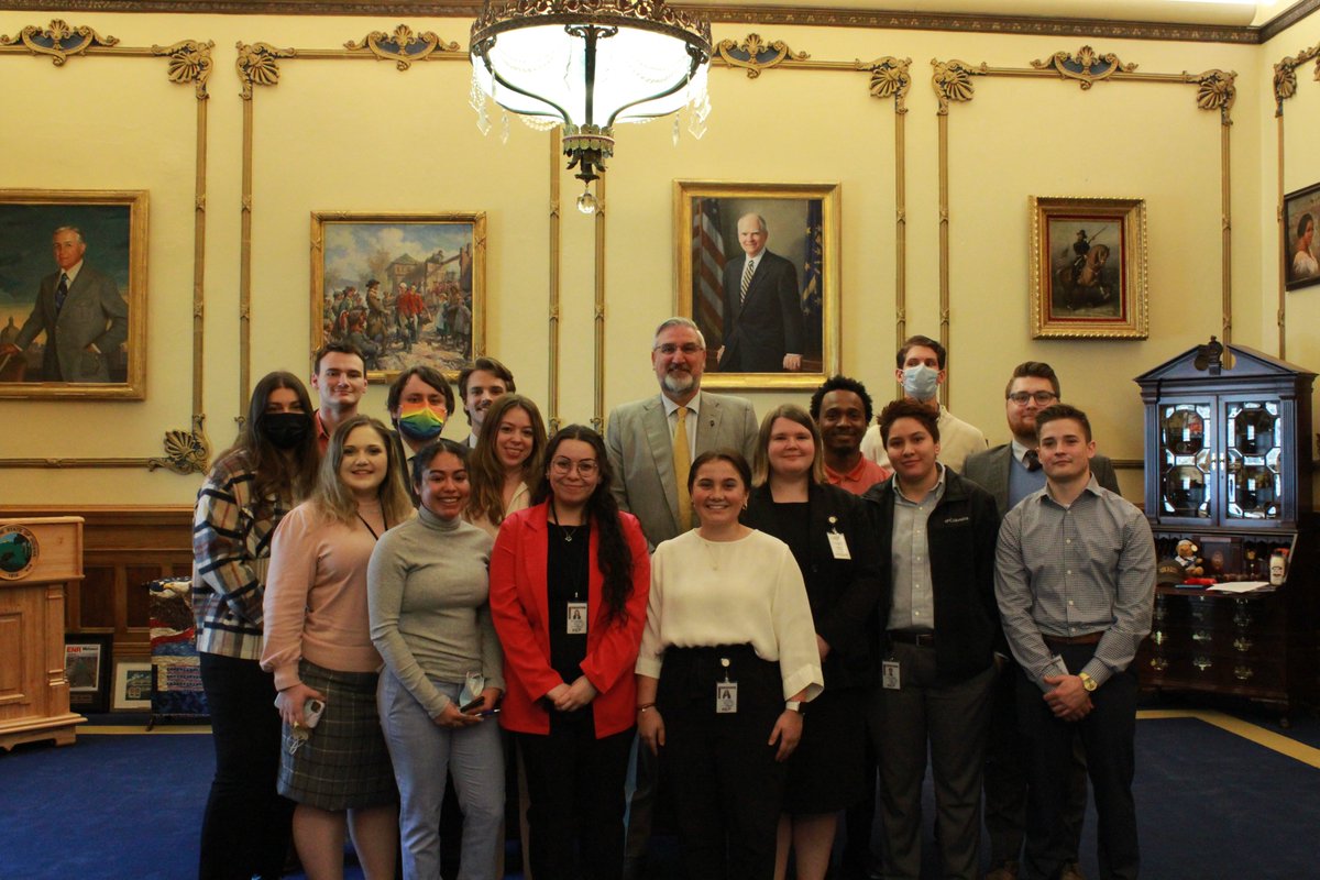 inhsedems's tweet photo. Our interns from @BallState, @LifeatPurdue, @butleru, @uindy, &amp; @IUPUI met today with @GovHolcomb. Thank you to the Governor for taking time out of his day to meet with these future Hoosier leaders! https://t.co/CMfL2xqfux