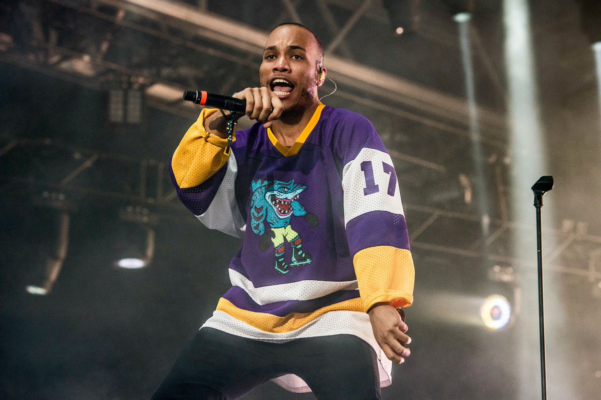 HockeyRapper's tweet photo. .@AndersonPaak wearing a Street Sharks jersey. https://t.co/5bKMOidsg2