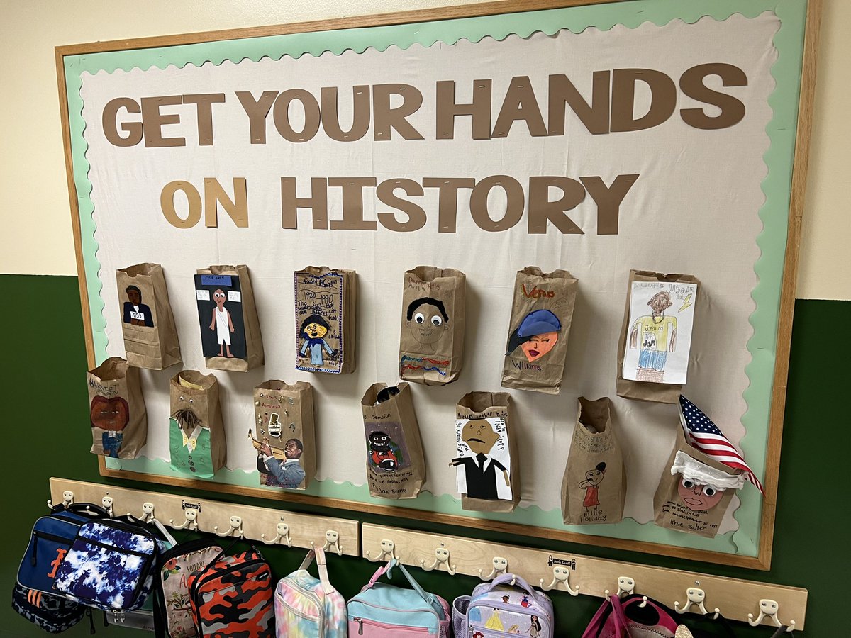 Our 2nd Floor winner… Ms. Banat’s class! Students made interactive bags related to an important person in history. Each bag is filled with objects related to that individual. Great way to have a hands-on history adventure! @galatop1 <a href="/CSUSAhq/">Charter Schools USA</a> <a href="/CSUSAJonHage/">Jon Hage</a> <a href="/EddieRuiz531/">Eddie Ruiz</a>