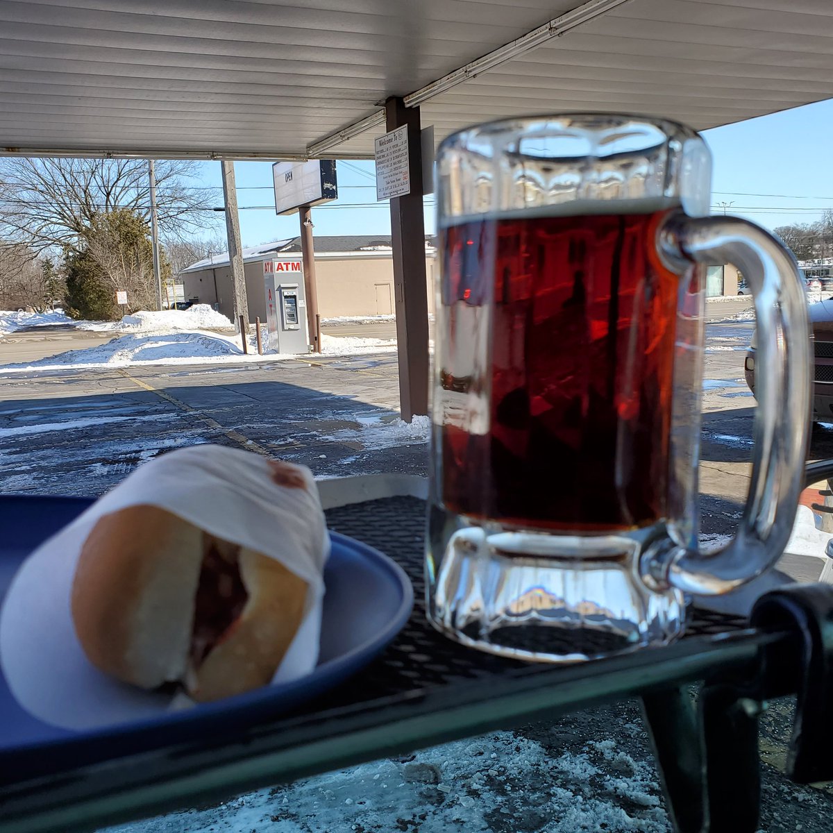 kenlanphear's tweet photo. First doggie and beer of the year. #rootbeerstand https://t.co/iTGZDAiDwp