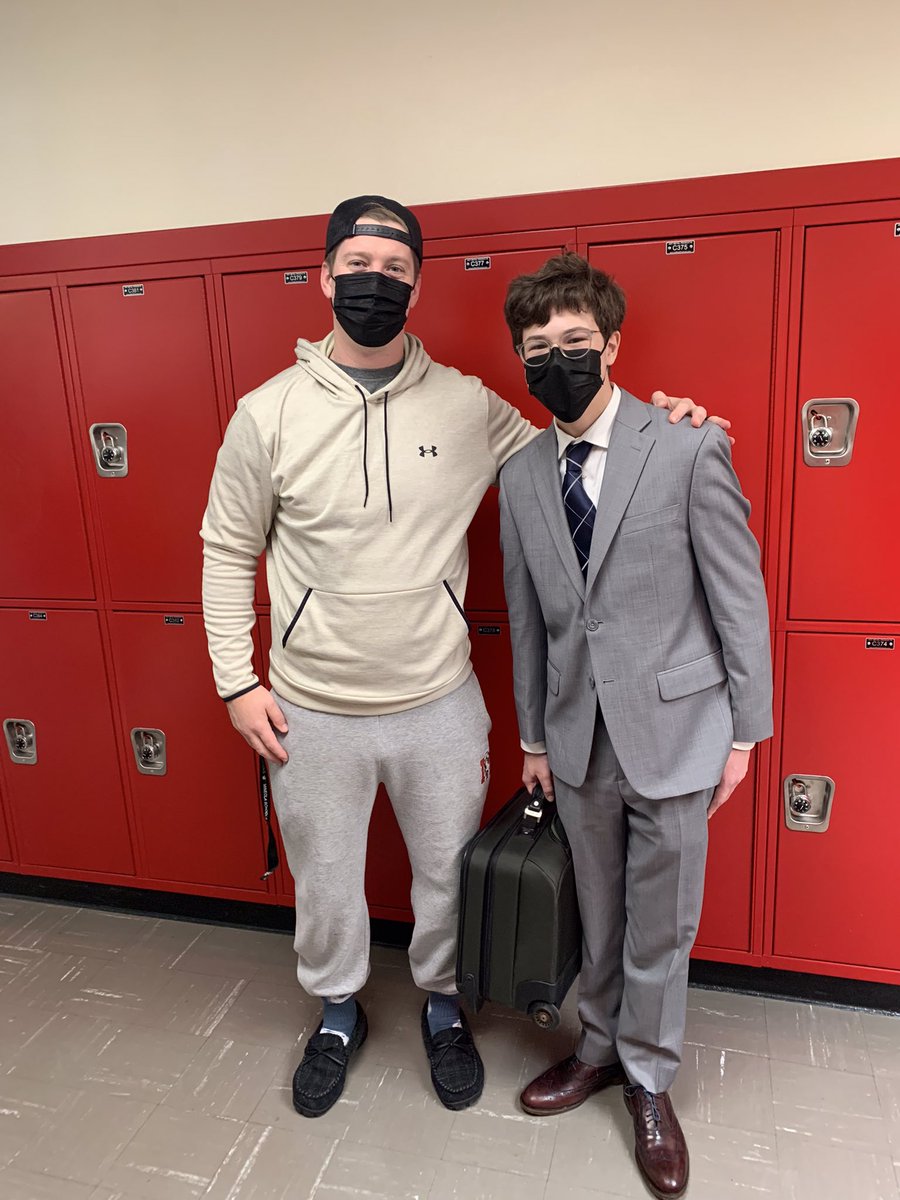 100th Day of school with my middle aged (Freshmen) and babies (Seniors). Can you guess what the teachers dressed up as ? 

Tons of fun <a href="/mineolahs/">Mineola High School</a> ! #MineolaProud