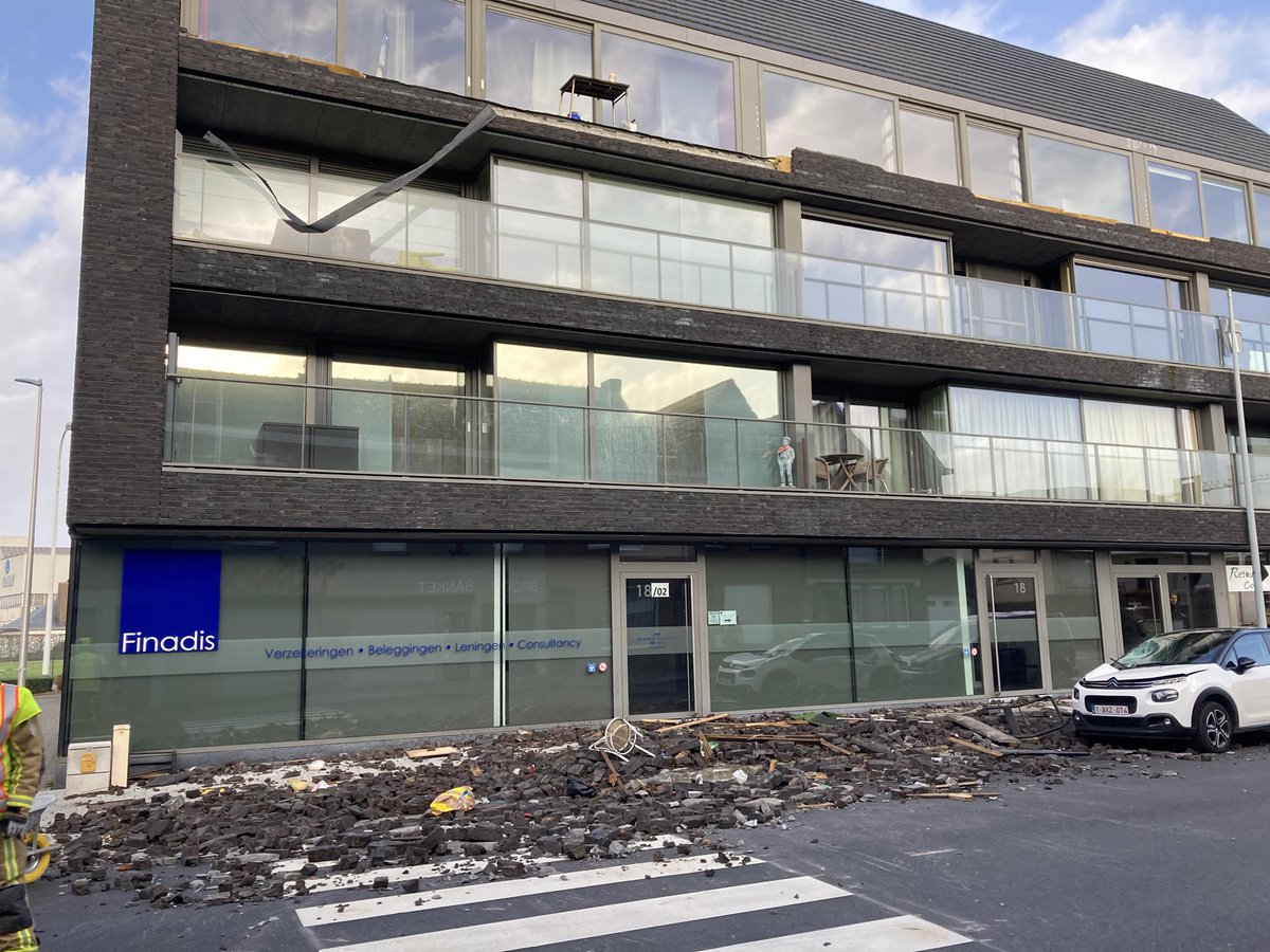 De ergste storm in 30 jaar in mijn eerste maanden als journalist voor <a href="/Nieuwsblad_be/">Nieuwsblad.be</a> . Heftige dag met veel adrenaline. Eunice, het was me een genoegen!