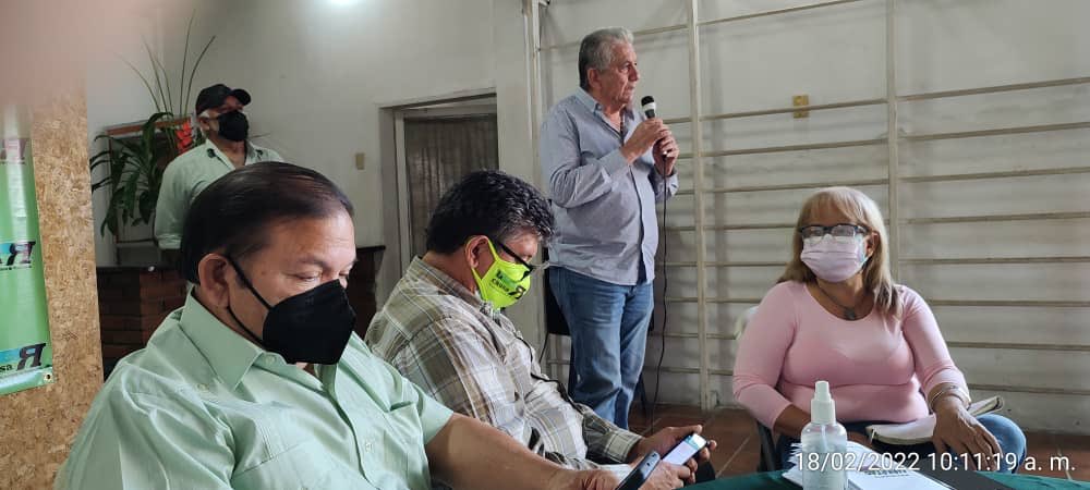 AlfredoARamos's tweet photo. Hoy asamblea con dirigentes populares en San Carlos-Cojedes impulsando el plan de lucha por Venezuela para recuperar nuestra libertad y democracia. Con el lider nacional @AndresVelasqz proponiendo #EleccionesPrimarias para escoger un solo candidato unitario y derrotar a Maduro https://t.co/3XPsrHsgTq