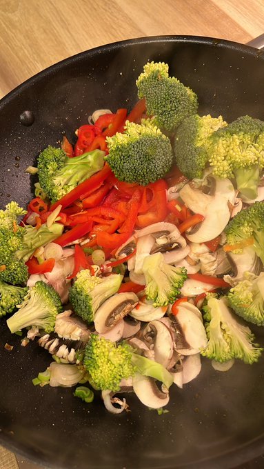 Heute gibt es ein lecker Wok Gericht 😋 https://t.co/ru3Nt4eDD0<a href="/tag/followfriday"class="tags"><span>#followfriday</span></a><a href="/tag/lollipopo69"class="tags"><span>#lollipopo69</span></a><a href="/tag/wellnesstime"class="tags"><span>#wellnesstime</span></a><a href="/tag/ent"class="tags"><span>#ent</span></a>