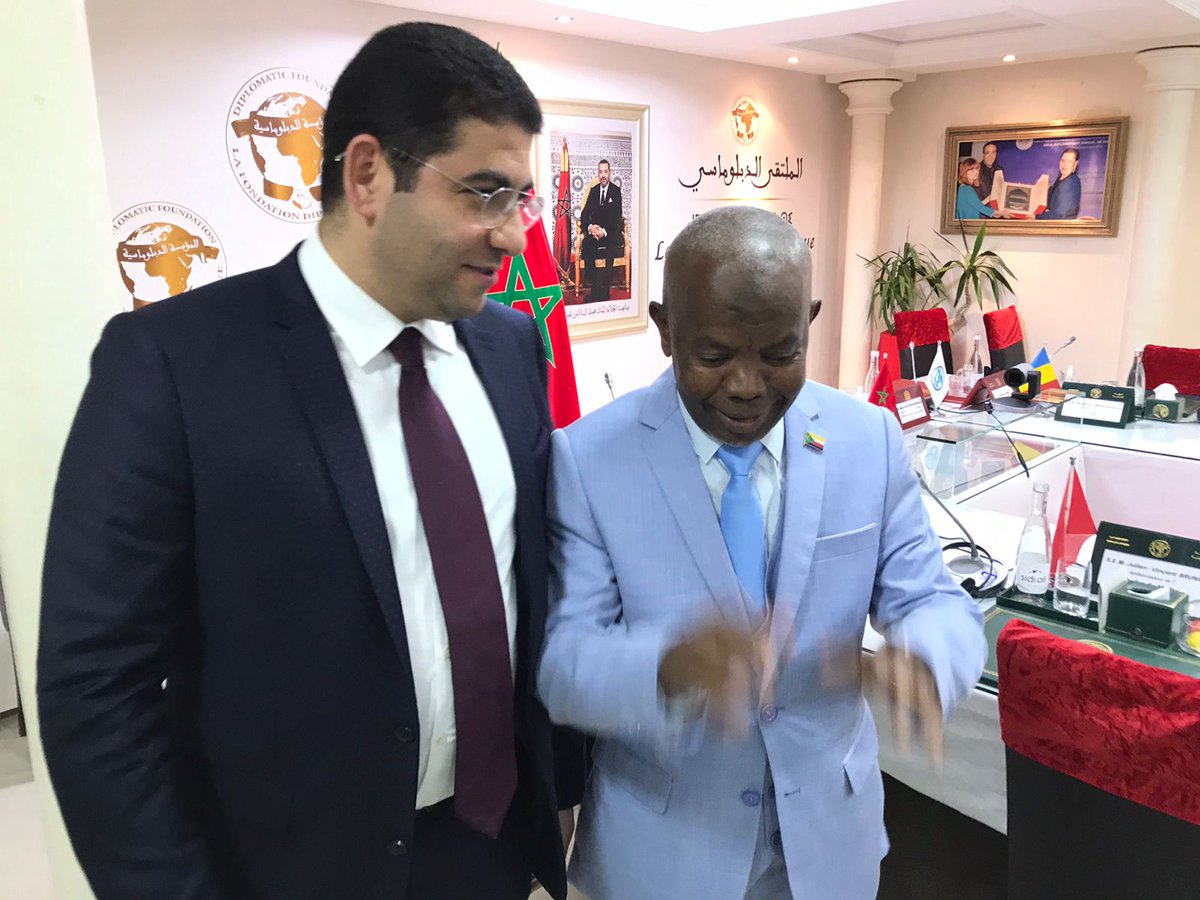 M.l'Ambassadeur de l'union des Comores auprès du Royaume cherifien du Maroc et M.le ministre de la jeunesse et de l'information dans la soirée carefoure diplomatique.🇰🇲🇲🇦