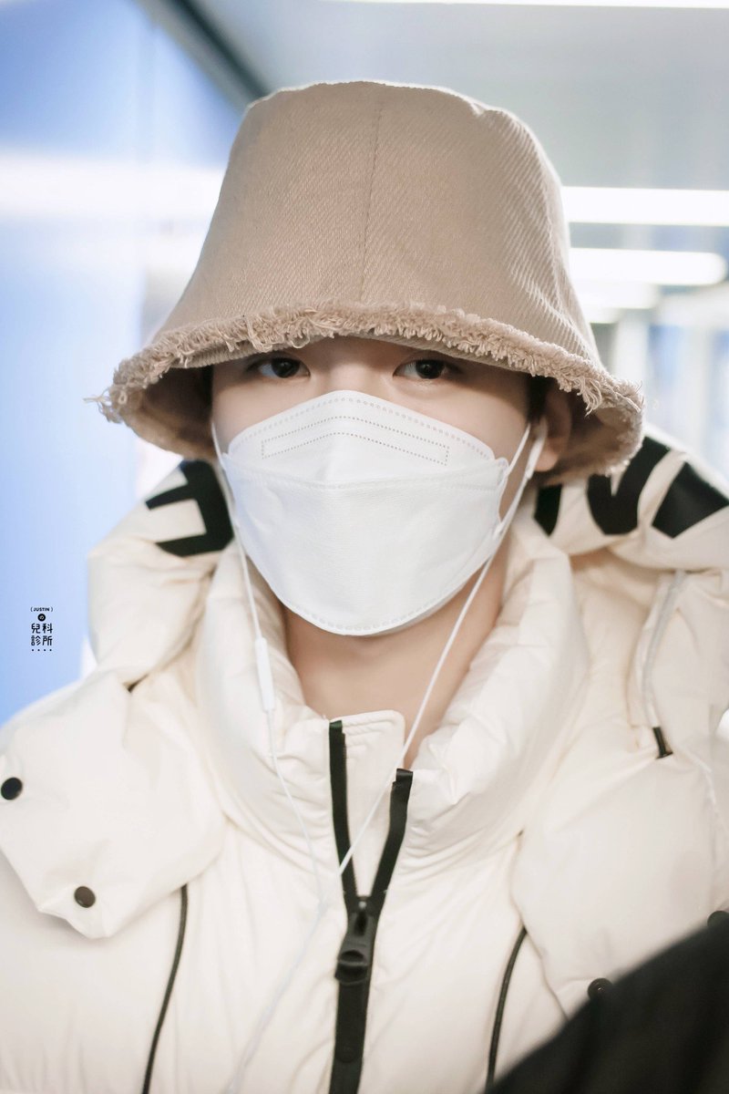 NEX7Brasil's tweet photo. [#HQ] 18.02.22 - Justin no aeroporto de Shanghai ✈ Beijing. | Cr. Justin的儿科诊所

#Justin #黄明昊 #NEX7 #乐华NEXT https://t.co/38SoBv7tzF