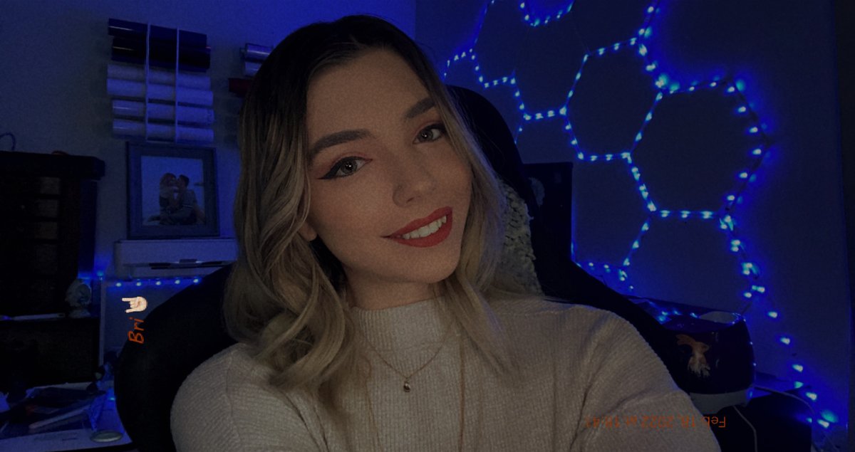 BunsHalo's tweet photo. Come Be Comfy With Me💕🥰

https://t.co/xvGiQhn2d3

 #live #pcgamer #gamingcommunity #twitchstream #twitchgamer  #streamers #deadbydaylight https://t.co/zeSAFI2dhT