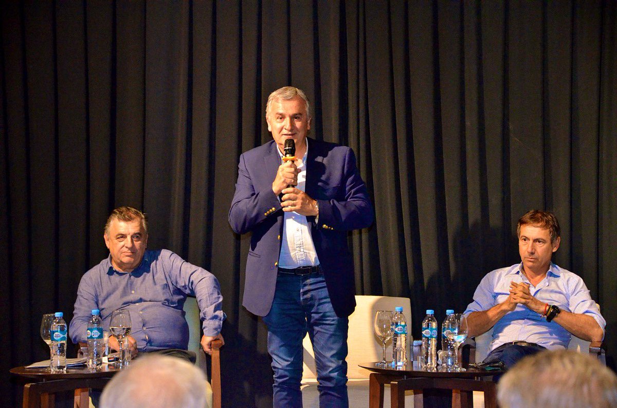 Gran encuentro de legisladores y militantes de la <a href="/UCRNacional/">Unión Cívica Radical</a> en Santa Fe. Los radicales pusimos sobre la mesa los temas que la sociedad reclama para trabajar en conjunto por proyectos superadores. Estamos en camino, sigamos construyendo! 🇦🇹